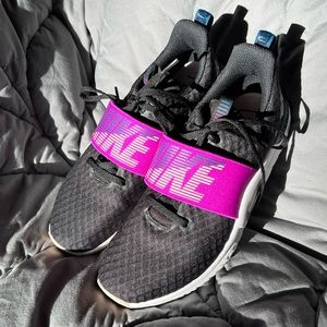 Women’s Nike In-Season TR 9 Training Sneaker Black, Purple, White Size 8.5